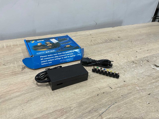 Ac/dc 96 w laptop adapter - afbeelding 2 van  5