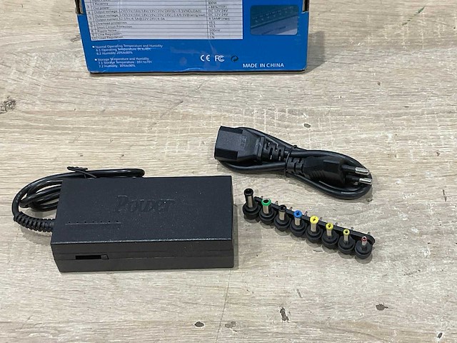 Ac/dc 96 w laptop adapter - afbeelding 4 van  5