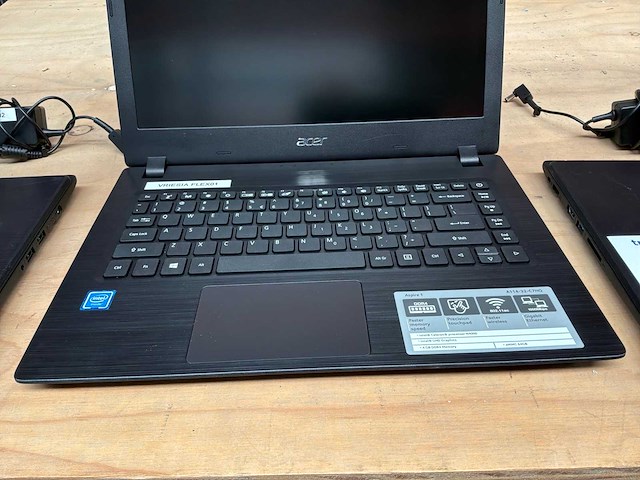 Acer aspire 1 laptop - afbeelding 2 van  4