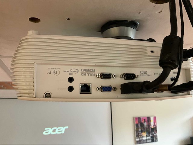 Acer beamers met elektrisch projectie scherm - afbeelding 3 van  4