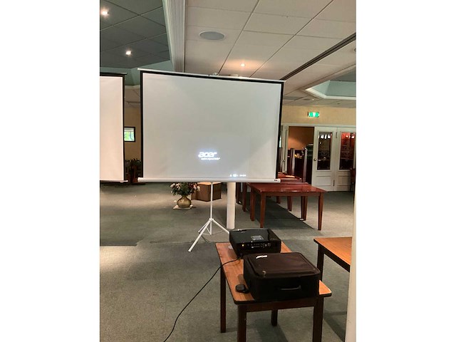 Acer d1p1504 beamer met scherm - afbeelding 2 van  3