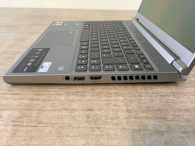 Acer predator titon 3000 laptop - afbeelding 7 van  9
