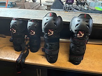 Acerbis kniebeschermer (33x) - afbeelding 1 van  6