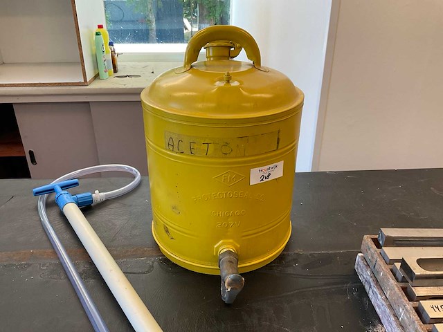 Aceton vat met tap - afbeelding 2 van  2