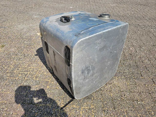 Acgb 787 - mercedes actros - brandstof tank - afbeelding 4 van  9