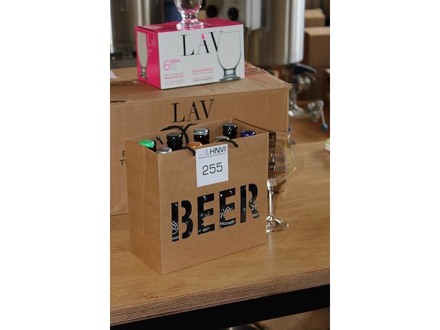 Acht bieren t krut met glas. - afbeelding 2 van  2