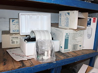 Acht diverse dispensers. - afbeelding 1 van  2