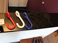 Acht diverse kabelhaken in diverse uitvoeringen. - afbeelding 2 van  2