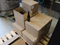 Acht dozen bock bier a 24 flessen. tht 7-26. - afbeelding 1 van  4