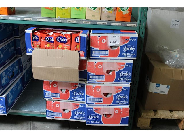 Acht dozen croky chips naturel. 20x 40 gram per doos. tht 6-26. - afbeelding 1 van  3