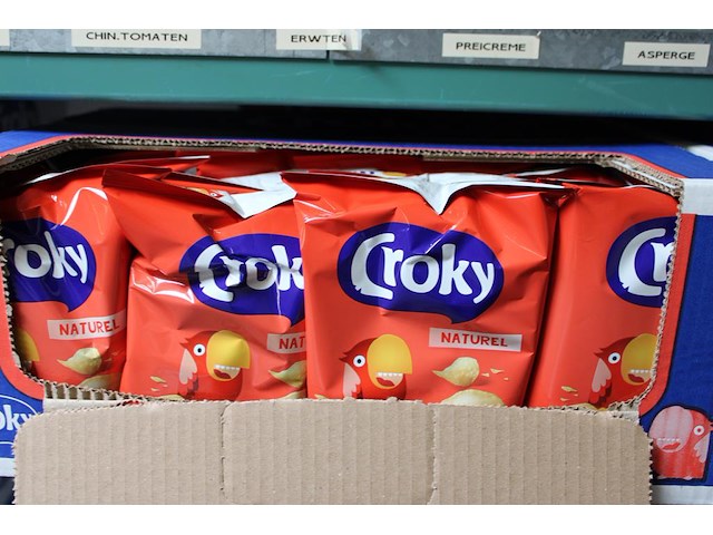 Acht dozen croky chips naturel. 20x 40 gram per doos. tht 6-26. - afbeelding 3 van  3