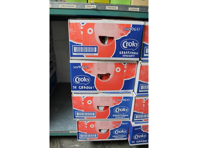 Acht dozen croky chips naturel. 20x 40 gram per doos. tht 6-26. - afbeelding 2 van  3