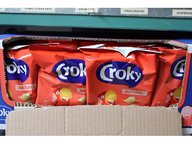 Acht dozen croky chips naturel. 20x 40 gram per doos. tht 6-26. - afbeelding 3 van  3