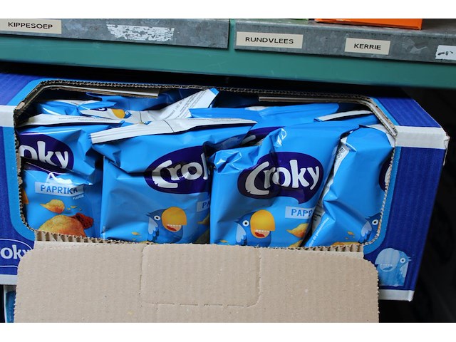 Acht dozen croky chips paprika. 20x 40 gram per doos. tht 8-26. - afbeelding 3 van  3