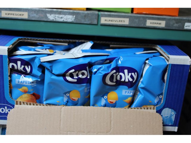 Acht dozen croky chips paprika. 20x 40 gram per doos. tht 8-26. - afbeelding 3 van  3
