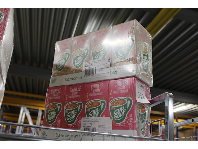 Acht dozen cup-a-soup champignon creme en chinese tomaat. - afbeelding 1 van  3