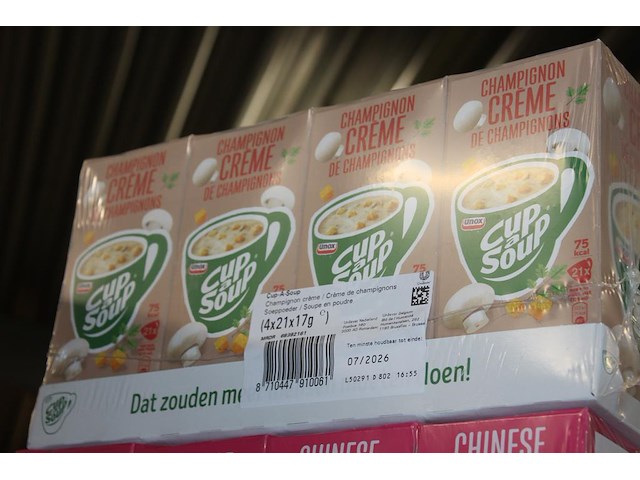 Acht dozen cup-a-soup champignon creme en chinese tomaat. - afbeelding 2 van  3