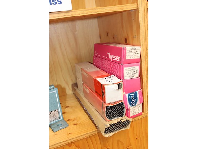 Acht dozen laselektrodes in diverse uitvoeringen w.o. 36d en phoenix blau. - afbeelding 2 van  2