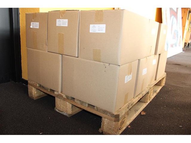 Acht dozen quadrupel whisky infused. totaal 192 flesjes. - afbeelding 3 van  3