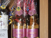 Acht flessen wijn in cadeauverpakking w.o. 3 x alcohol vrij. - afbeelding 1 van  4