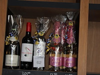 Acht flessen wijn in cadeauverpakking w.o. 3 x alcohol vrij. - afbeelding 2 van  4