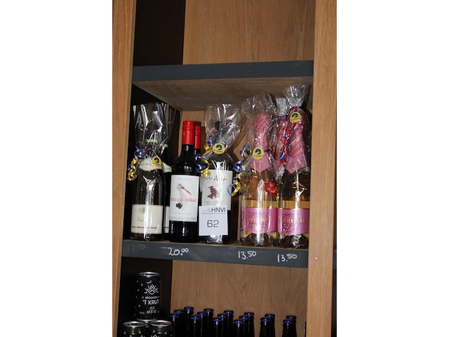 Acht flessen wijn in cadeauverpakking w.o. 3 x alcohol vrij. - afbeelding 3 van  4