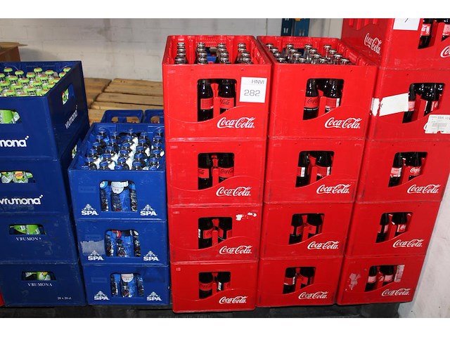 Acht kratten coca cola zero. tht 8-26. - afbeelding 1 van  2