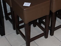 Acht krukjes met kunstlederen zitting hoogte 61 cm. - afbeelding 2 van  2