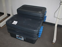 Acht kunststof boxen met deksel. afmeting 57 x 38 x 18 cm. - afbeelding 1 van  2