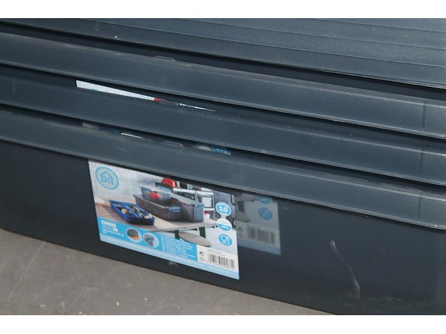 Acht kunststof boxen met deksel. afmeting 57 x 38 x 18 cm. - afbeelding 2 van  2