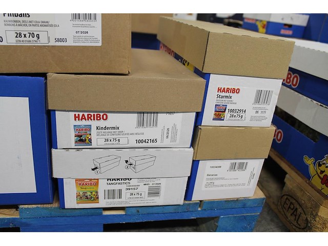 Acht omdozen snoepgoed haribo en maoam w.o. starmix, balla red, suikerruiten en tangfastics. 188 zakjes. - afbeelding 4 van  4