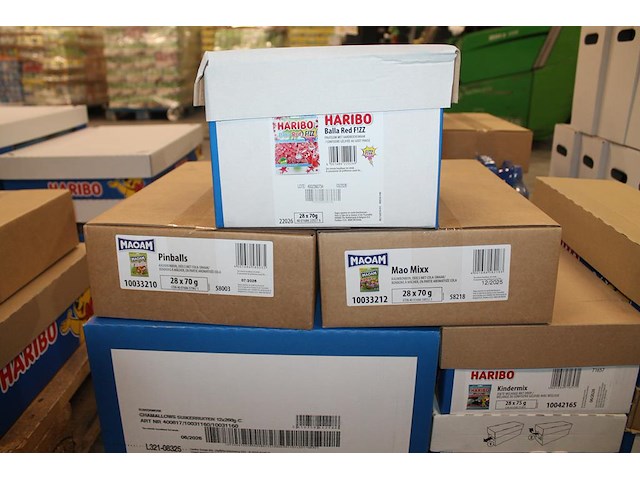 Acht omdozen snoepgoed haribo en maoam w.o. starmix, balla red, suikerruiten en tangfastics. 188 zakjes. - afbeelding 2 van  3