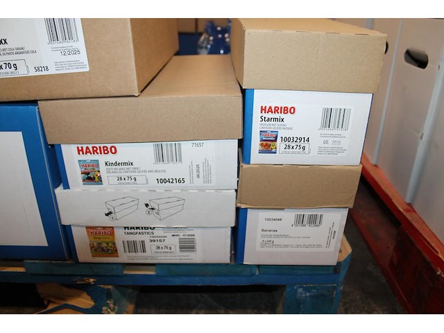 Acht omdozen snoepgoed haribo en maoam w.o. starmix, balla red, suikerruiten en tangfastics. 188 zakjes. - afbeelding 3 van  3