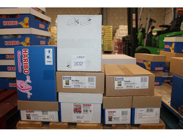 Acht omdozen snoepgoed haribo en maoam w.o. starmix, balla red, suikerruiten en tangfastics. 188 zakjes. - afbeelding 1 van  4