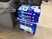 Acht pakken a4 papier. - afbeelding 1 van  2