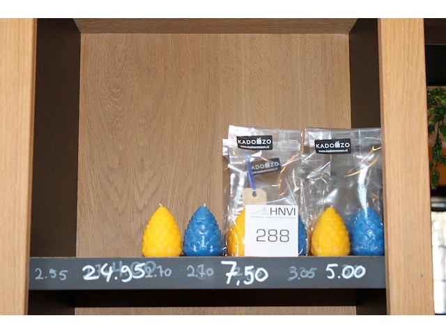 Acht sets kaarsen cadeauenzo. - afbeelding 1 van  2