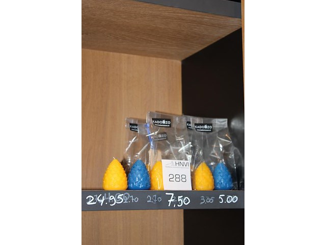 Acht sets kaarsen cadeauenzo. - afbeelding 2 van  2