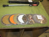 Acht slijpschijven met 18 cm doorsnede in diverse uitvoeringen. - afbeelding 1 van  1