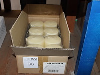 Acht stompe kaarsen. doorsnede 10 cm. - afbeelding 1 van  2