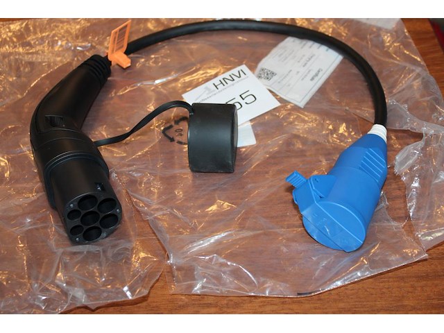 Acht verloopstekkers / adapters. type 2 naar schuco. laadpaal gebruiken als wcd. - afbeelding 2 van  3