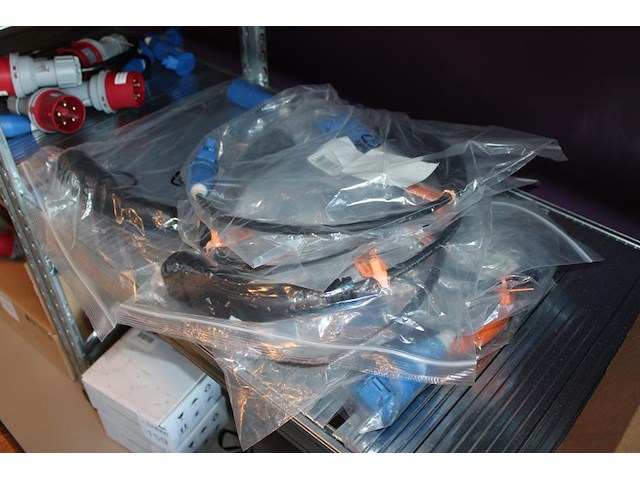 Acht verloopstekkers / adapters. type 2 naar schuco. laadpaal gebruiken als wcd. - afbeelding 3 van  3