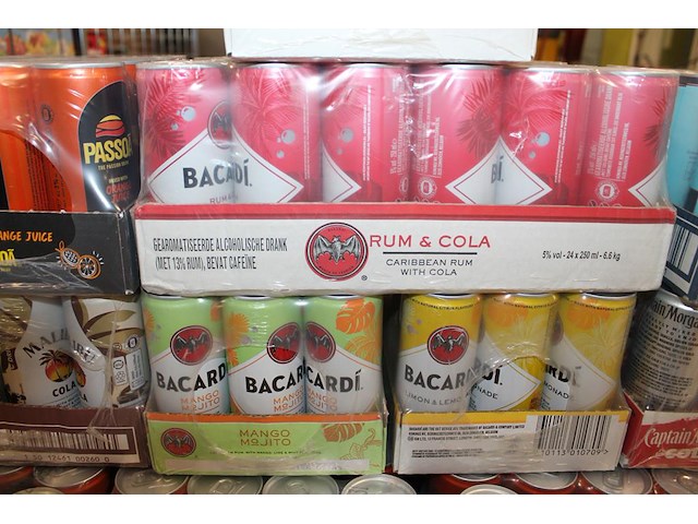 Acht verpakkingen mixdranken w.o. bacardi, malibu, passoa en captain morgan. tht vnl. 2026. totaal 108 blik... - afbeelding 3 van  4
