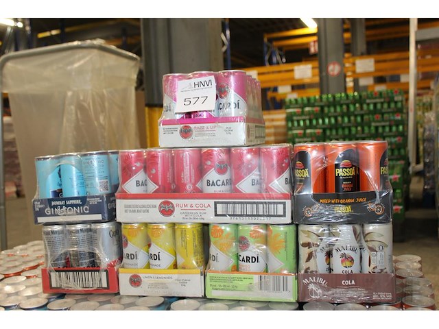 Acht verpakkingen mixdranken w.o. bacardi, malibu, passoa en captain morgan. tht vnl. 2026. totaal 108 blik... - afbeelding 2 van  2