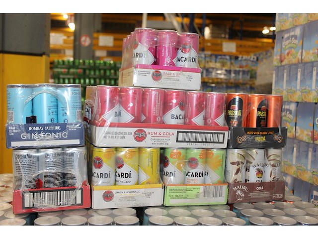 Acht verpakkingen mixdranken w.o. bacardi, malibu, passoa en captain morgan. tht vnl. 2026. totaal 108 blik... - afbeelding 2 van  2