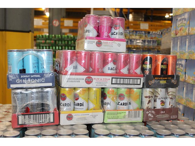 Acht verpakkingen mixdranken w.o. bacardi, malibu, passoa en captain morgan. tht vnl. 2026. totaal 108 blik... - afbeelding 2 van  2