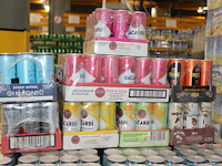 Acht verpakkingen mixdranken w.o. bacardi, malibu, passoa en captain morgan. tht vnl. 2026. totaal 108 blik... - afbeelding 2 van  2