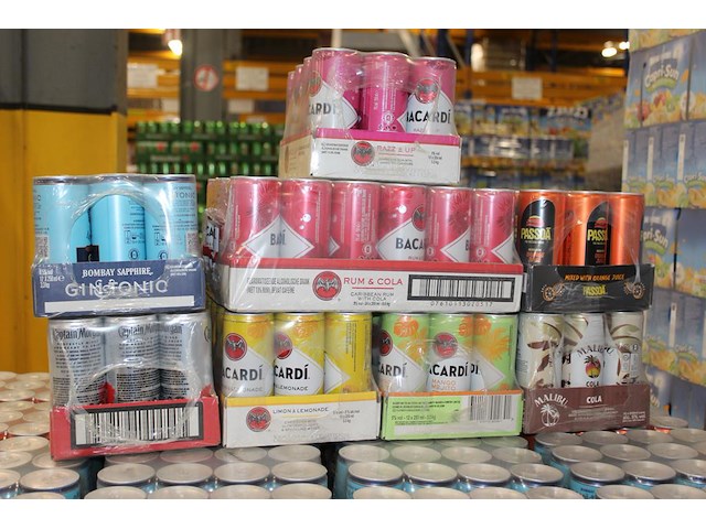 Acht verpakkingen mixdranken w.o. bacardi, malibu, passoa en captain morgan. tht vnl. 2026. totaal 108 blik... - afbeelding 2 van  2