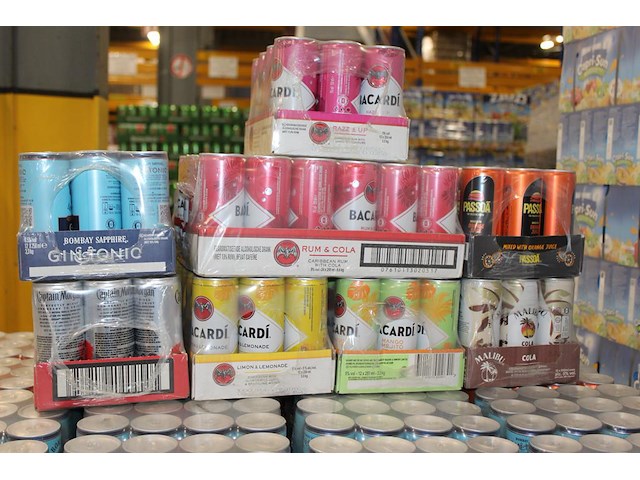 Acht verpakkingen mixdranken w.o. bacardi, malibu, passoa en captain morgan. tht vnl. 2026. totaal 108 blik... - afbeelding 2 van  2