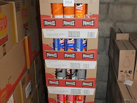 Acht verpakkingen pringles in 8 smaken. totaal 132 bussen. tht 2026. - afbeelding 2 van  2