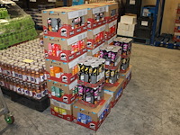 Acht verpakkingen pringles in 8 smaken. totaal 132 bussen. tht 2026. - afbeelding 1 van  2